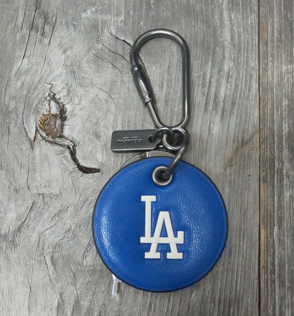 ロサンゼルス ドジャース コーチ キーホルダー COACH】コーチ ロサンゼルス・ドジャース コラボ レザー キーリング