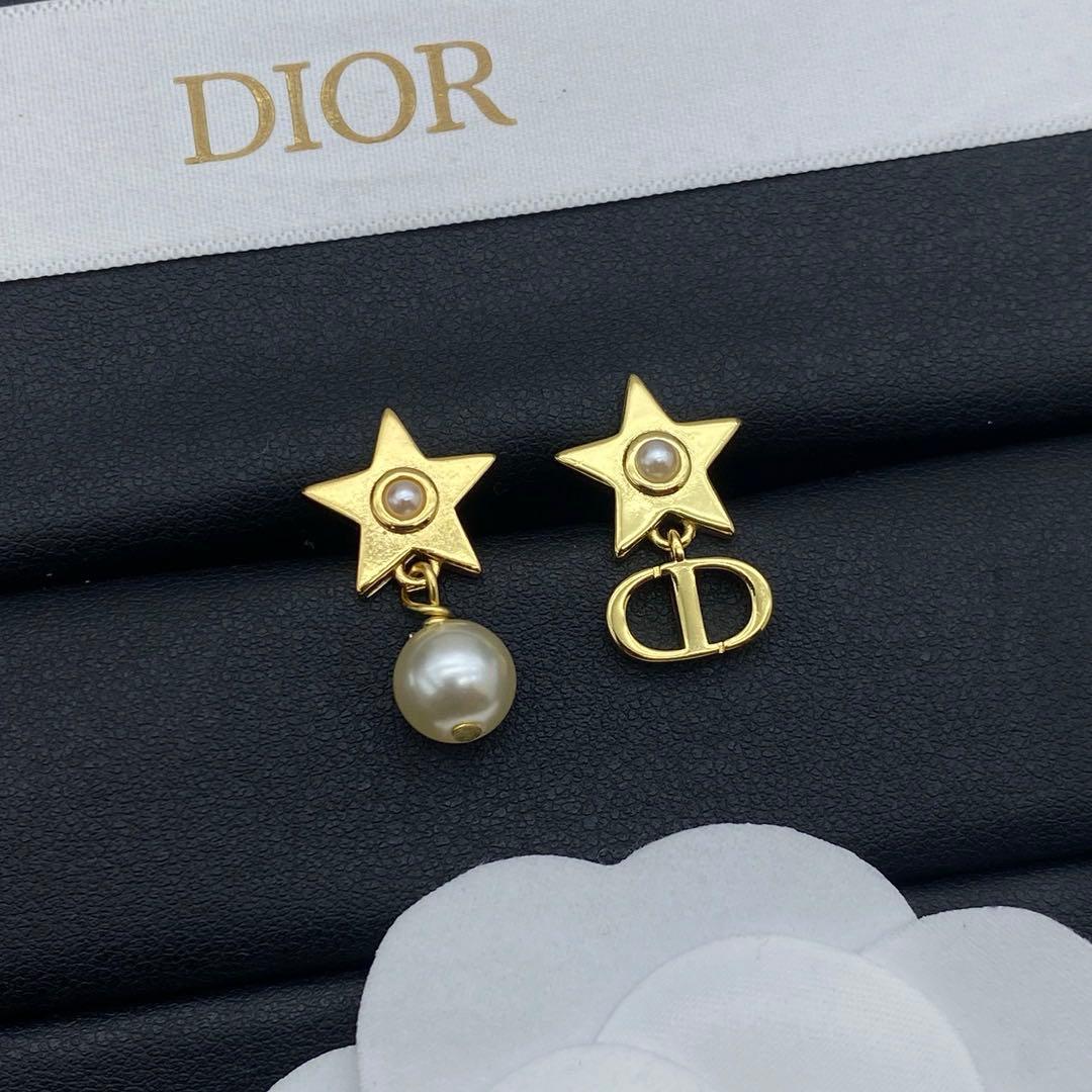 DIOR スター CDロゴ パール ピアス ゴールド - メルカリ