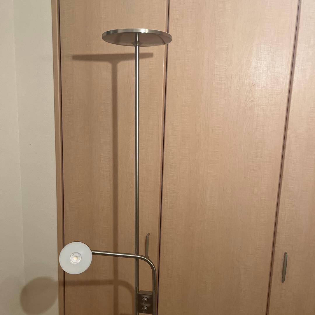 モダンなシルバーのフロアスタンド XGIMIフロアスタンドUltra