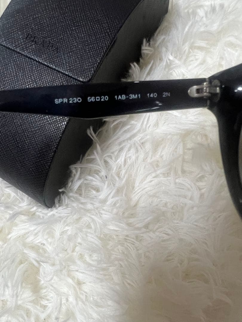 PRADA ブラックフレーム サングラス SPR 230 1AB-3M1