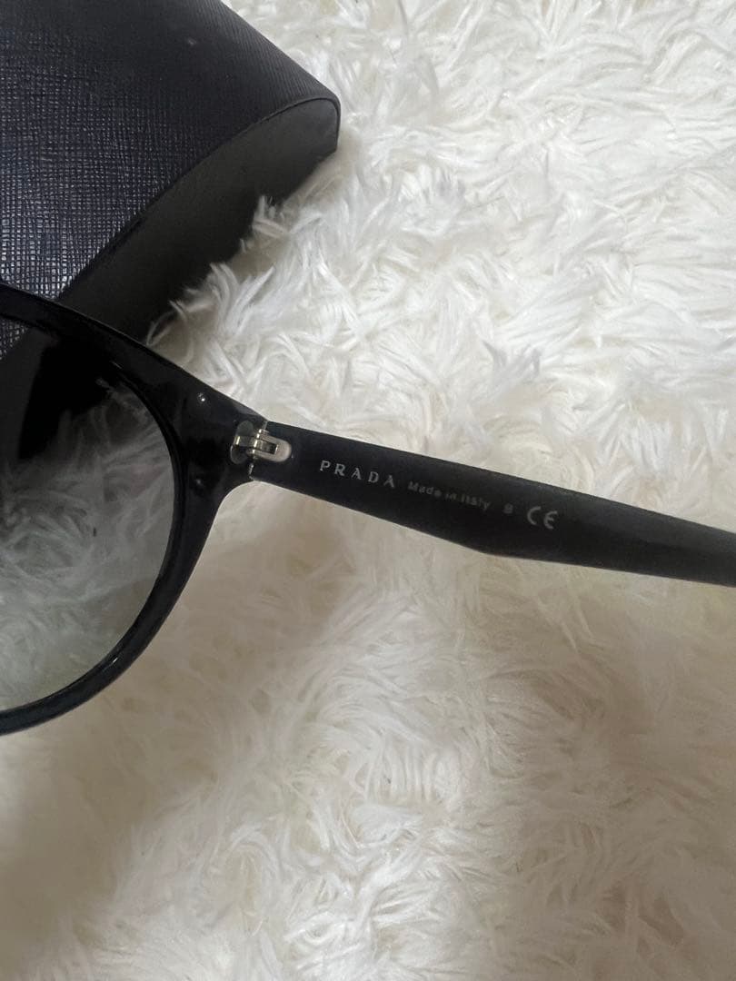 PRADA ブラックフレーム サングラス SPR 230 1AB-3M1