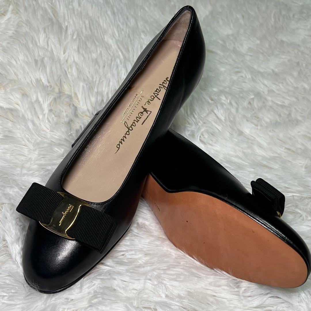 【美品】Salvatore Ferragamo フェラガモ　パンプス　ヴァラ　黒 FERRAGAMO（フェラガモ） ヴァラパンプス ブラック サイズ5 1/2 約23cm