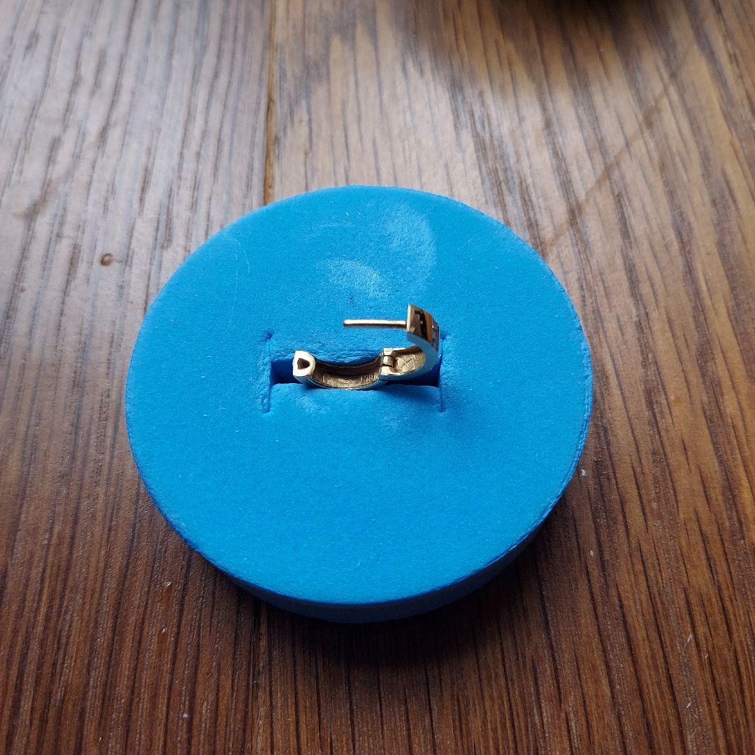 k18のフープ片耳ピアスメレダイヤ「税込価格￥28.800-」