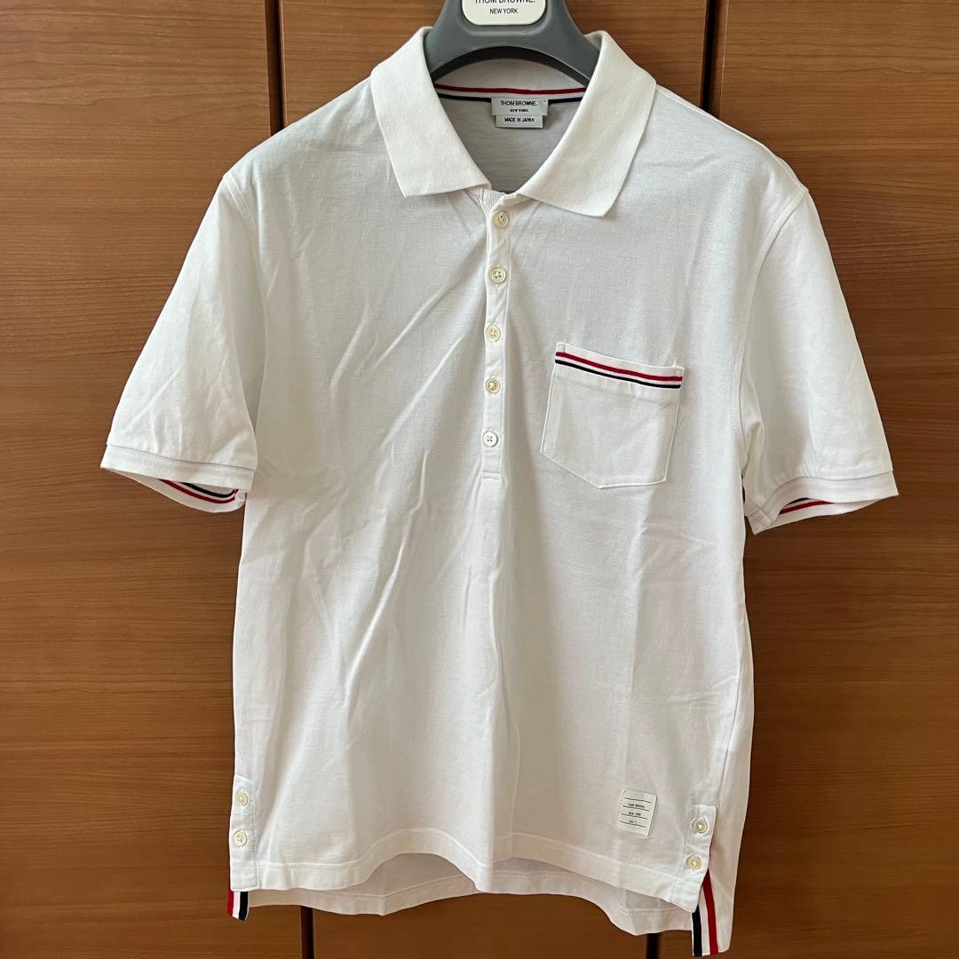 【美品】トムブラウン ポロシャツ 白 サイズ2 トリコロール 日本製 正規品 メンズ Tシャツ＆ポロシャツ | Thom Browne