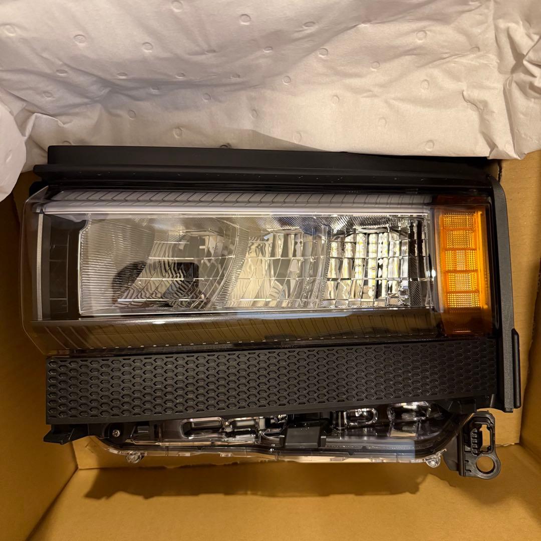 新車外し】純正 ランドクルーザー250 VX ヘッドライト 角目 - メルカリ