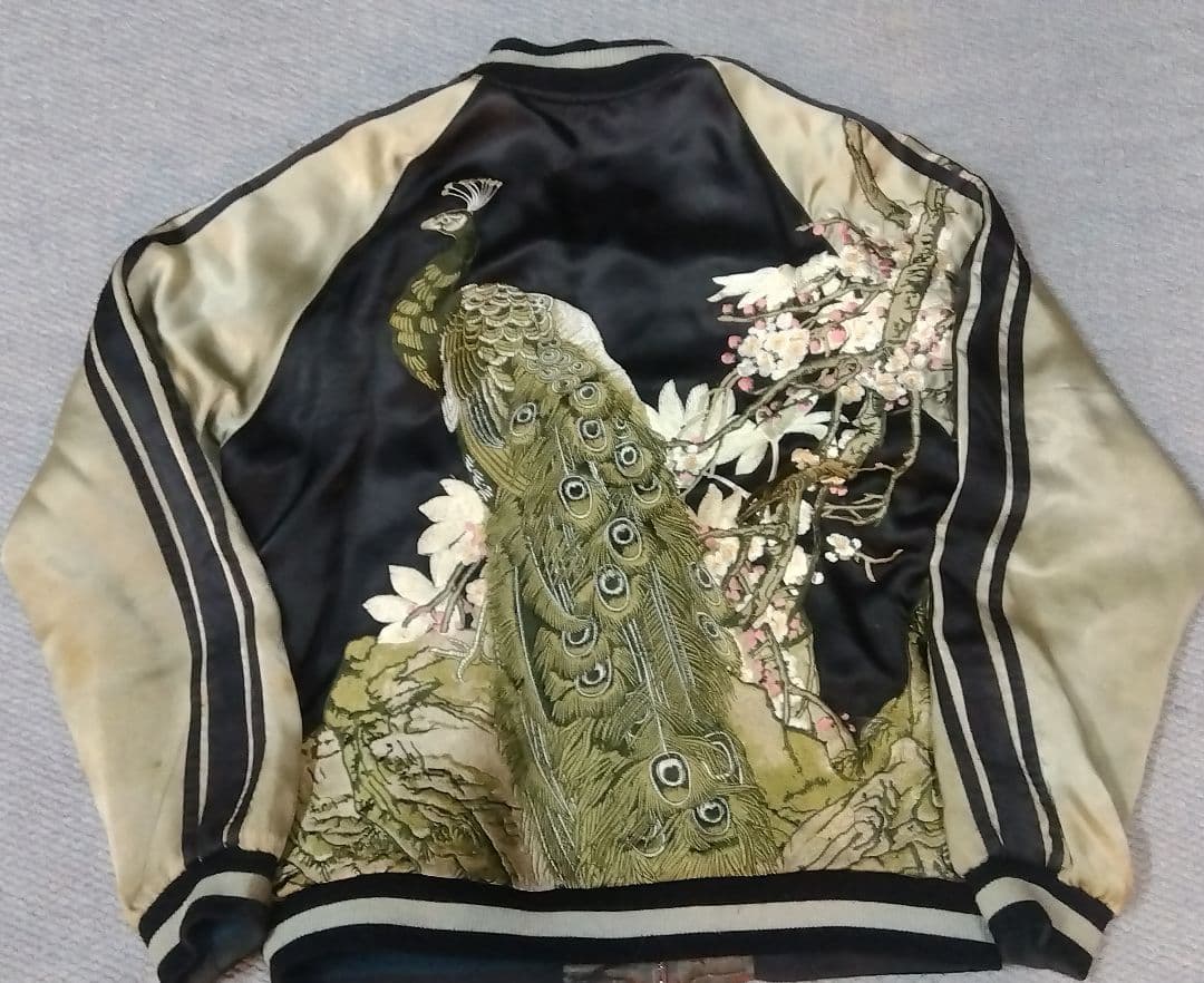 花旅楽団スクリプト リバーシブルスカジャン 白孔雀柄 レーヨン製 sizeM 花旅楽団 和柄 スカジャン 菊 花 白孔雀 リバーシブル 刺繍 SCRIPT SSJ-011