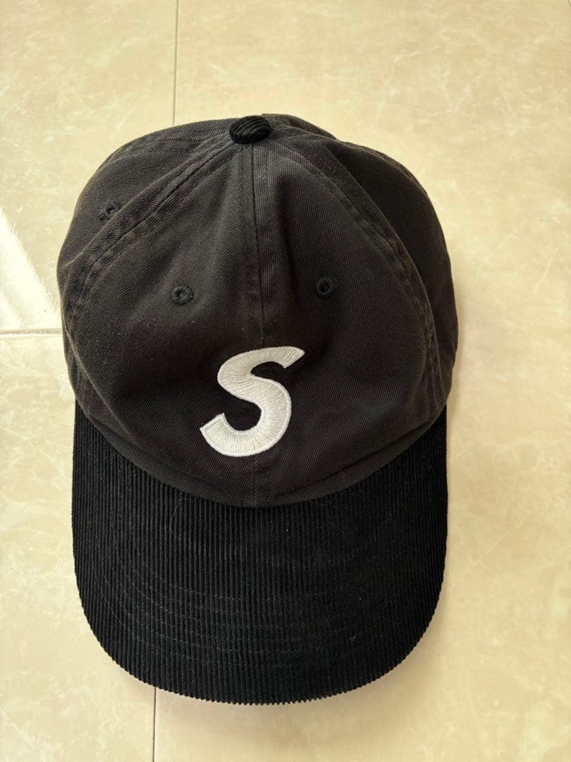 希少】SUPREME Sロゴキャップ ブラック ベースボールキャップ - メルカリ