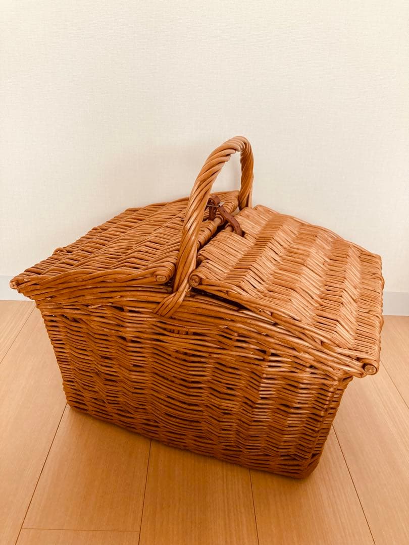 籐製 ピクニックバスケット　ヴィンテージ ヴィンテージの籐製ピクニックバスケット - Etsy 日本
