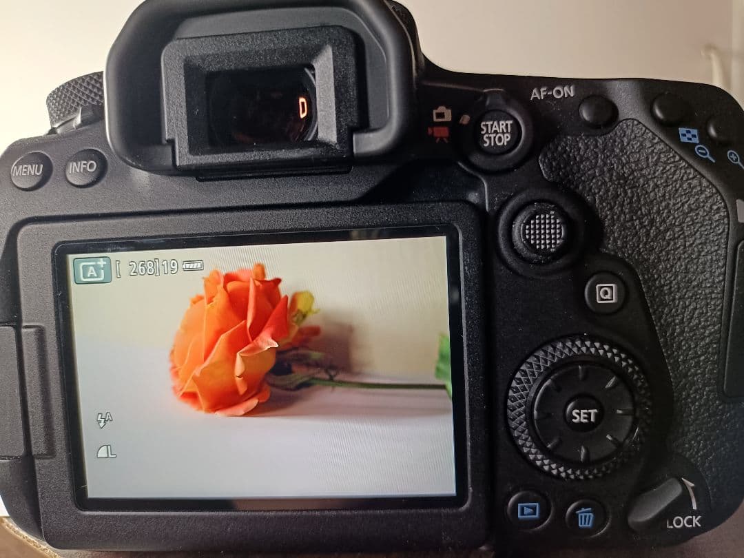 CANON EOS 90D EF-S18-55mm 本体とレンズのみ！ - メルカリ