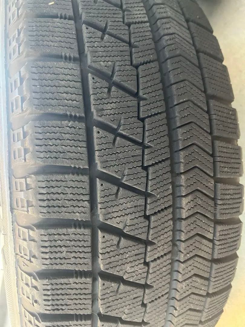 【手渡し限定】プリウス他　スタッドレス　ブリザックVRX 195/65/R15