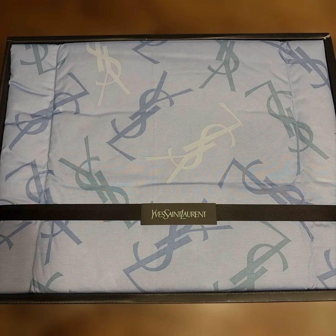 イヴ・サンローラン 羽毛ダウン 肌掛け布団 140✖️210 - メルカリ
