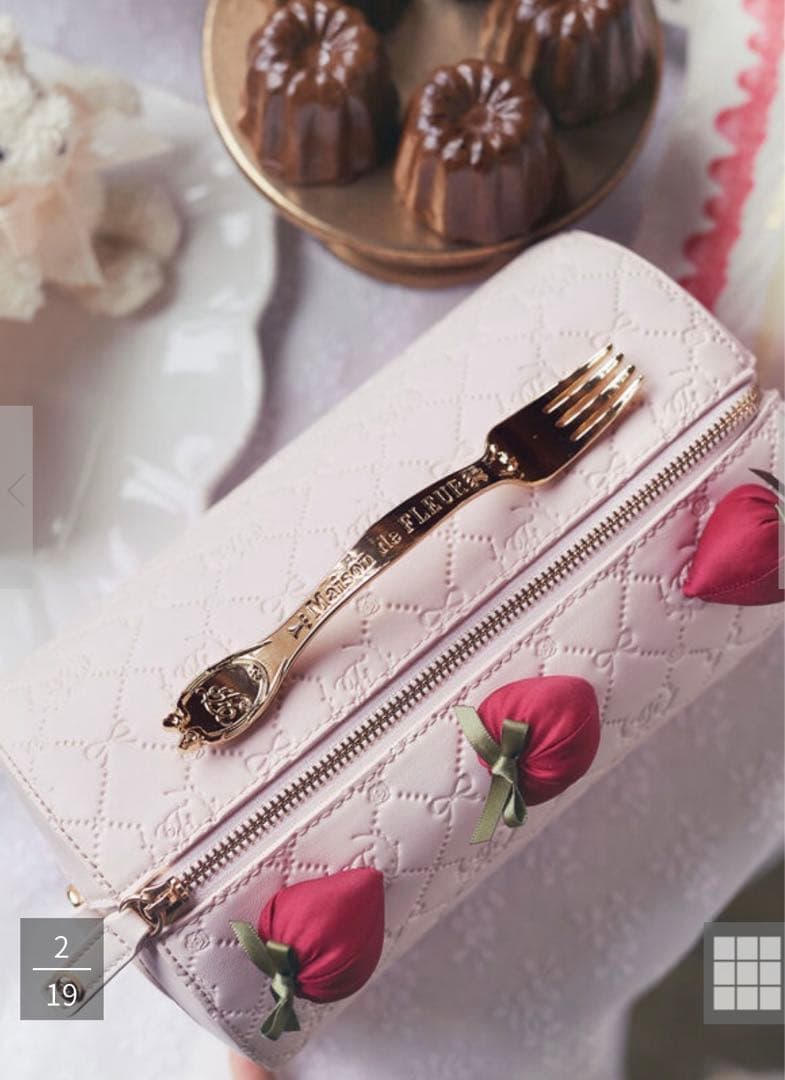 メゾンドフルール モノグラムロールケーキショルダーバッグ ピンク