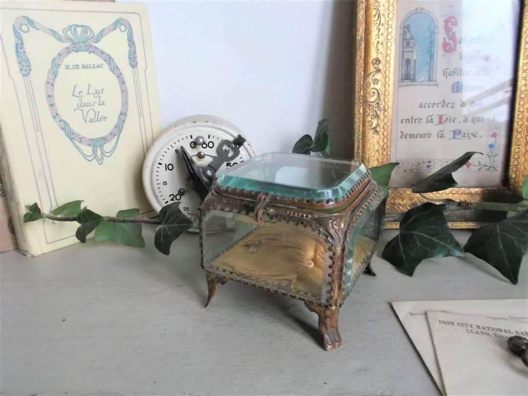 フランスアンティーク　ガラスのジュエリーボックス　宝石箱　ｍ アンティークジュエリーボックス | フランス オルモルとベベルガラスの