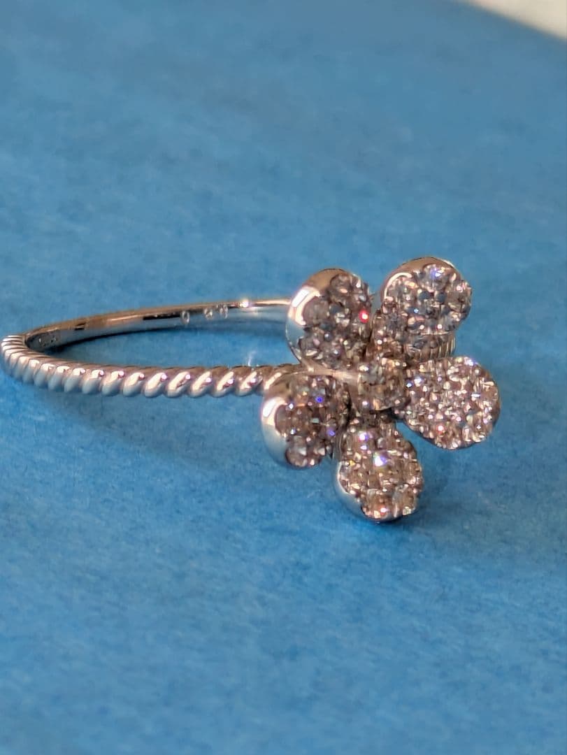 【新品】フラワー　H＆Cダイヤモンドリング　pt950 0.25ct お花リング