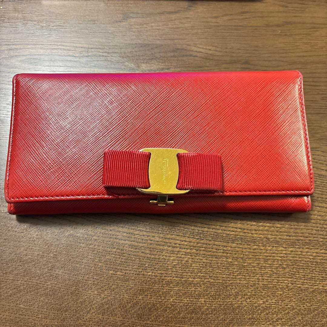 美品】Salvatore Ferragamo ヴァラリボン長財布 フェラガモ赤 - メルカリ