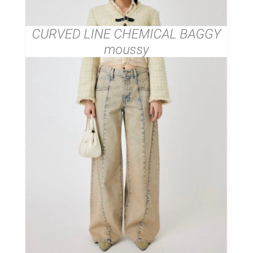 CURVED LINE CHEMICAL BAGGY moussy デニムパンツ MOUSSY（マウジー）の「CURVED LINE CHEMICAL BAGGY（デニムパンツ