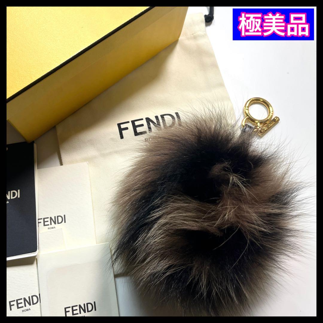 ✨極美品✨FENDI ポンポンチャーム キーリング リアルファー ズッカ柄