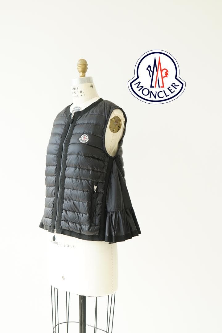 MONCLER × sacai HITOMI モンクレール サカイ ダウンベスト - メルカリ