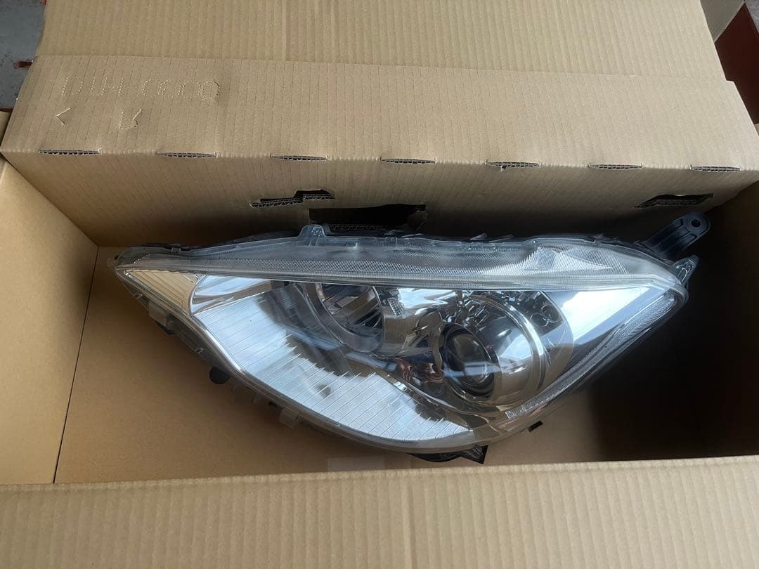 NHP10 アクア 左ヘッドランプ