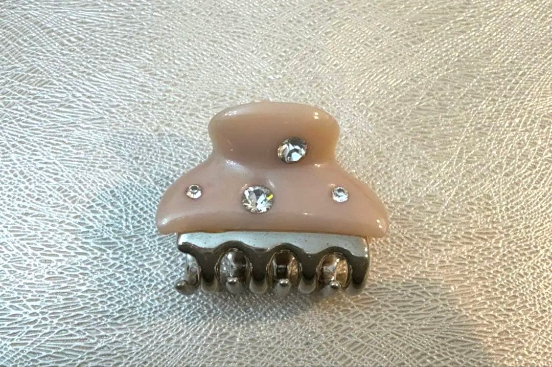 acca ピンクベージュ ストーン付きヘアクリップ acca ピンクベージュ ストーン付きヘアクリップ 【公式通販】