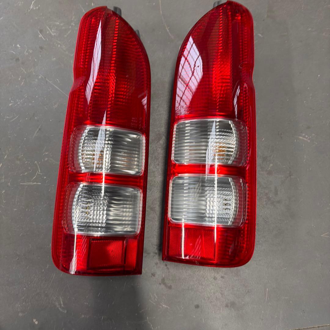 ハイエース 200系 純正 テールライト - メルカリ