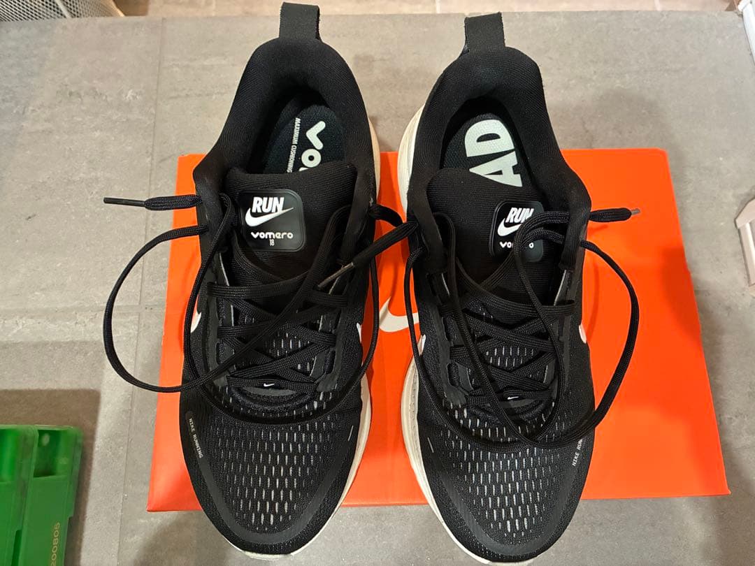 25.5cm Nike ナイキ vomero18 ボメロ18 ランニングシューズ ナイキ