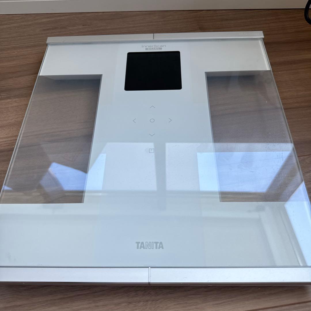 タニタ　体重計　RD-931L Amazon.co.jp: タニタ 体組成計 RD-931L【”はかる”で暮らしと向き合う