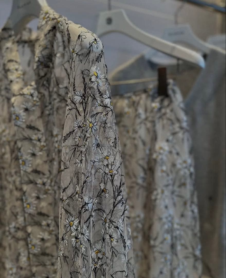 ブラミンク2025SPRING フラワーチュールレースリボンブラウス 38