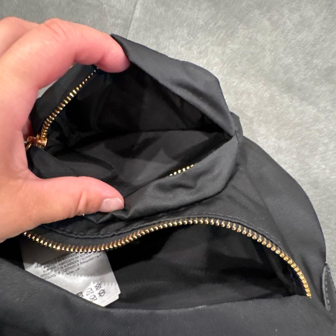 MONCLER ブラック ボディバッグ