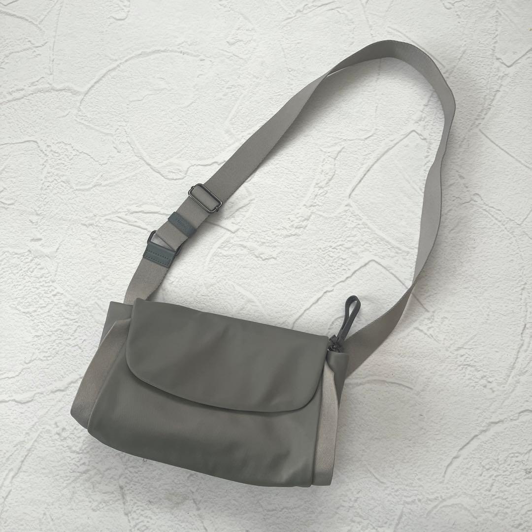 美品LAQUOH UTILITY MINIMAL クロスボディ ショルダーバッグ 美品LAQUOH UTILITY MINIMAL クロスボディ ショルダーバッグ - メルカリ