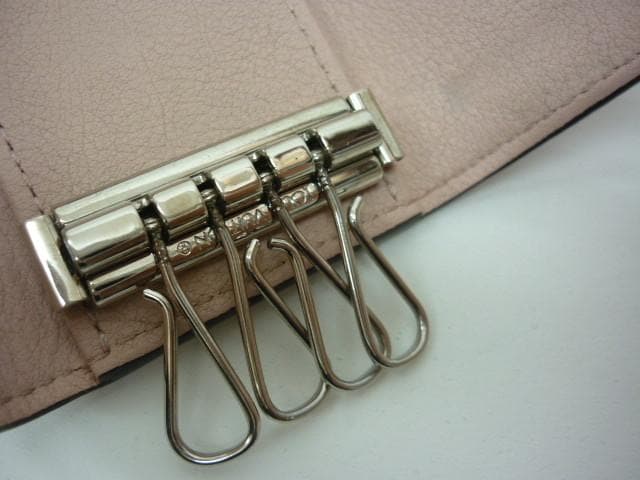 ヴィトン マヒナ ミュルティクレ 4 マグノリア Ｍ64056 キーケース　a