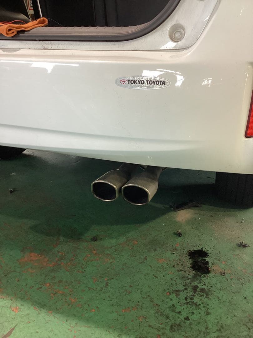 プリウスα フジツボ　マフラー