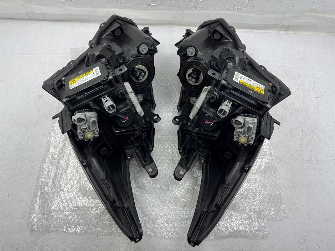 プリウスZVW30後期ヘッドライト左右セットキセノン HIDレベ付47-52