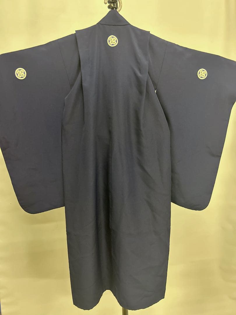 七五三 7歳男の子用7点セット。黒地に花柄の袴と草履、19.5cm