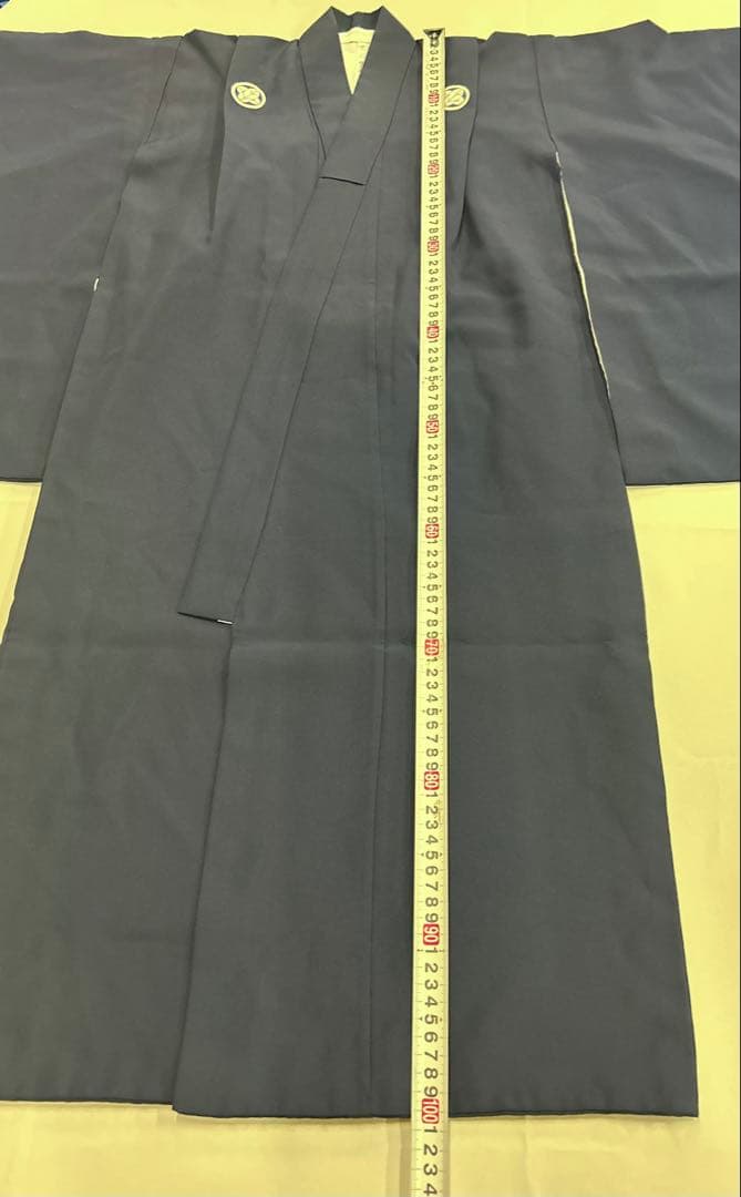 七五三 7歳男の子用7点セット。黒地に花柄の袴と草履、19.5cm