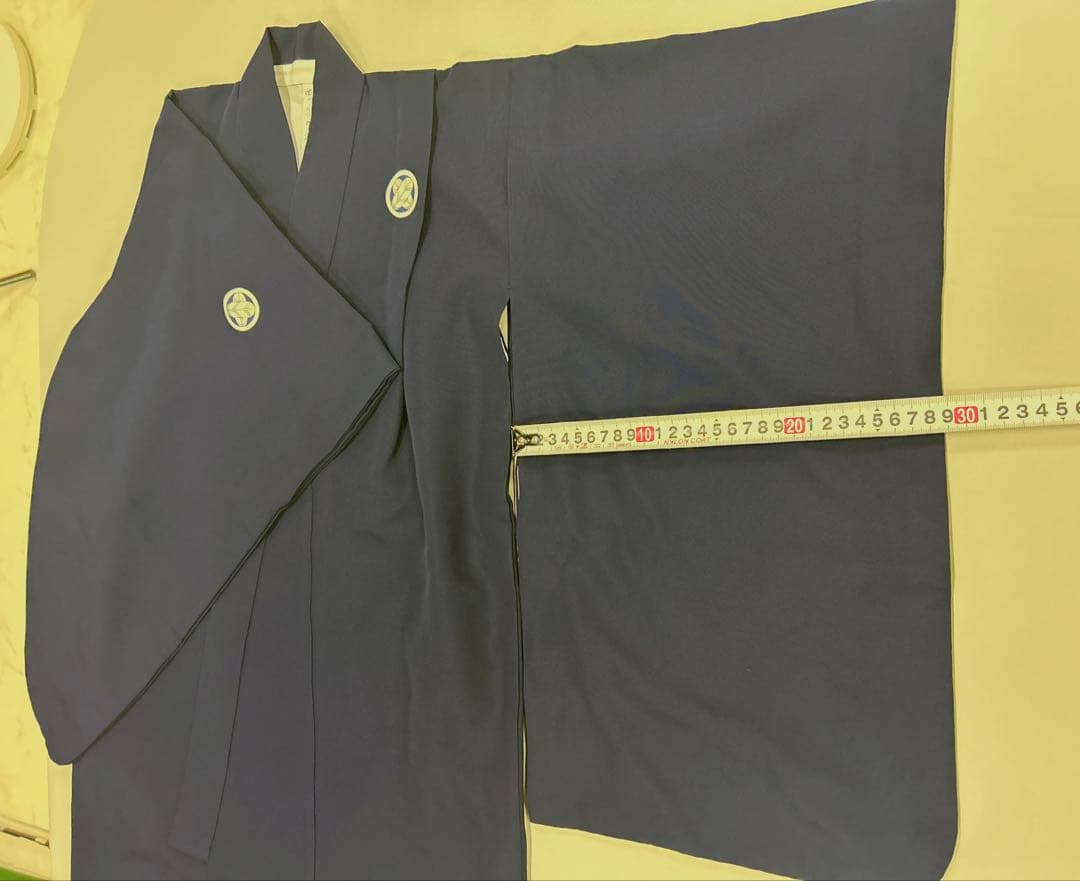 七五三 7歳男の子用7点セット。黒地に花柄の袴と草履、19.5cm