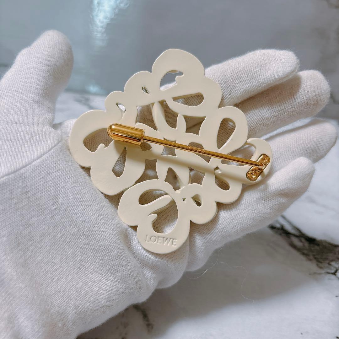 LOEWE ロエベ アナグラム モヘア マフラー ブローチ付き - メルカリ