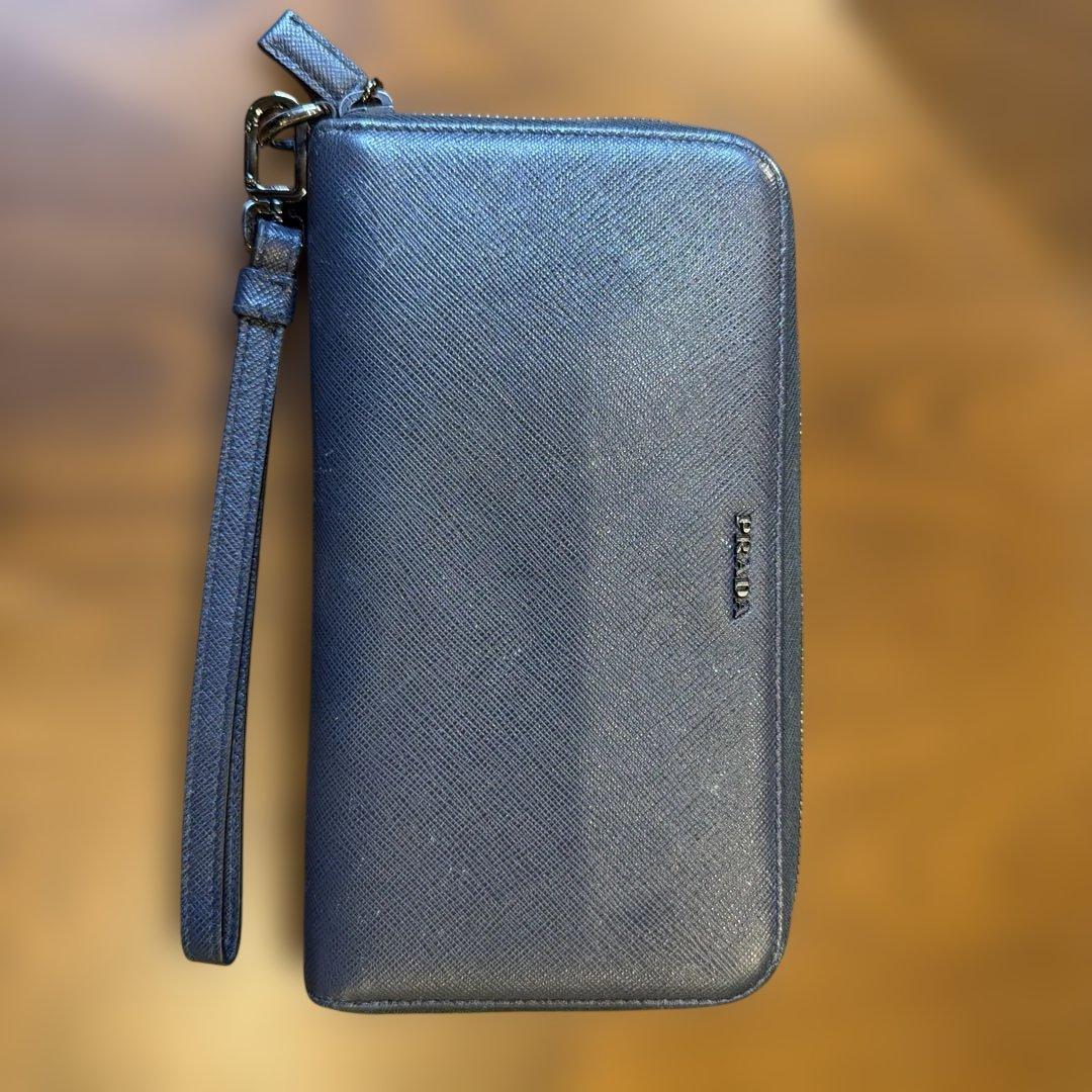 PRADA ネイビー レザー 長財布 - メルカリ