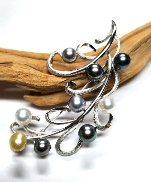 森*様 エクボが殆どない、粒ぞろいの真珠！！ SV　マルチパールブローチ