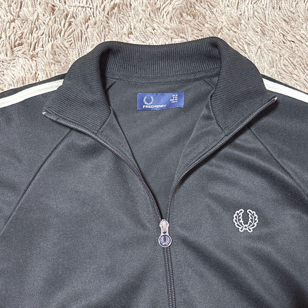 《FRED PERRY》フレッドペリー 黒 トラックジャケット ジャージ