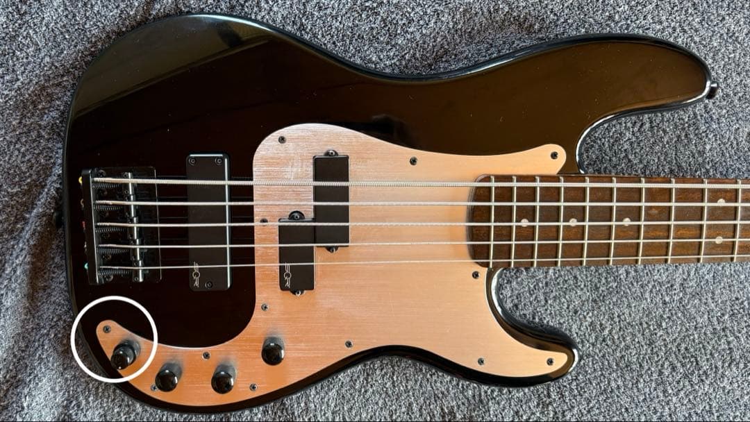 【aki】Squier 5弦ベース