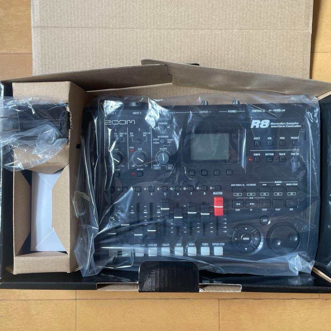 Zoom R8 マルチトラックレコーダー