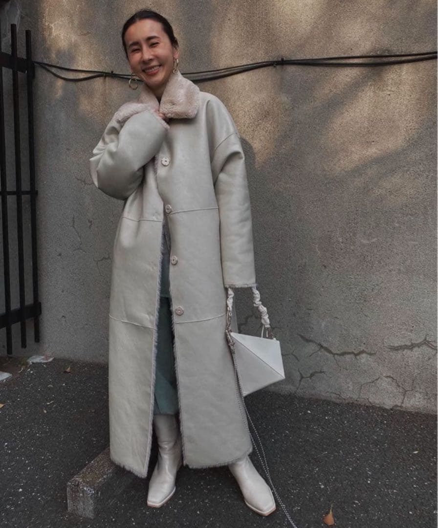 いちご様 AMERI MANY WAY FAKE BOA COAT - メルカリ