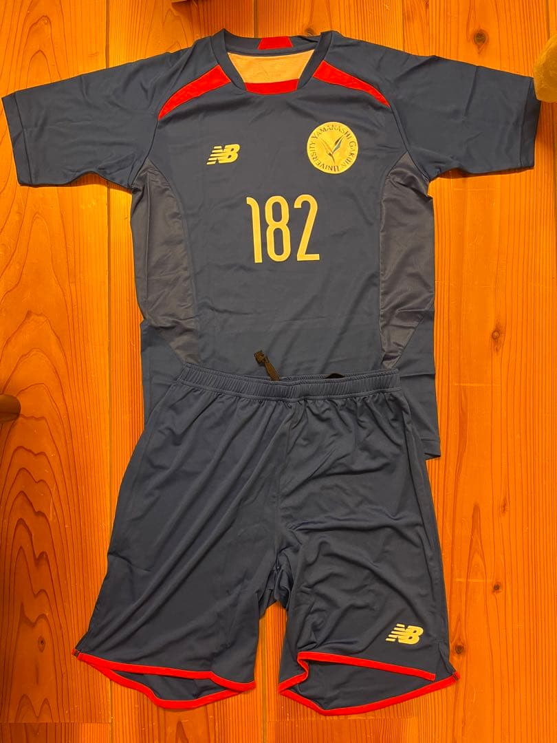 山梨学院大学サッカー部　半袖ユニフォーム上下セット 山梨学院高校サッカー部ユニフォームASICS 上下セット シルバー/レッド