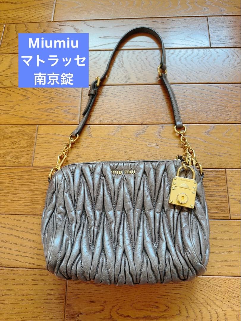 miumiu マトラッセ