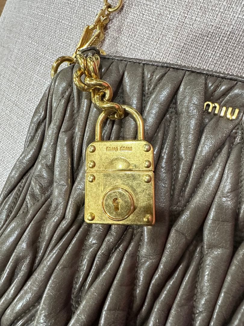 miumiu マトラッセ