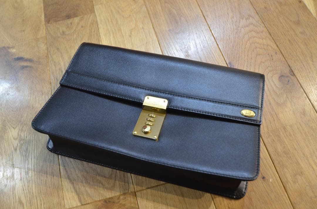 美品 dunhill ダンヒル セカンドバッグ クラッチバッグ ゴールド 金具 dunhill（ダンヒル） セカンドバッグ クラッチバッグ レザー ブラック