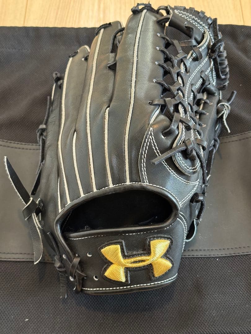 【美品】アンダーアーマー　野球硬式グラブ　外野手用　黒　(1300671） Amazon | UNDER ARMOUR(アンダーアーマー)【1300671】一般硬式用 野球