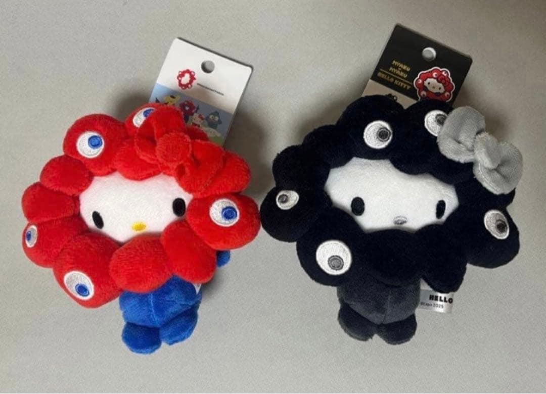 万博 サンリオ ミャクミャクなりきり（カラビナ）キティちゃん 黒と赤