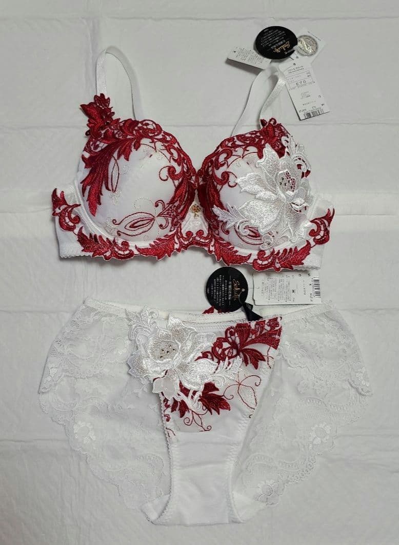 サルート 店舗限定ブラジャー&ショーツセット(歌舞伎ホワイト) - メルカリ